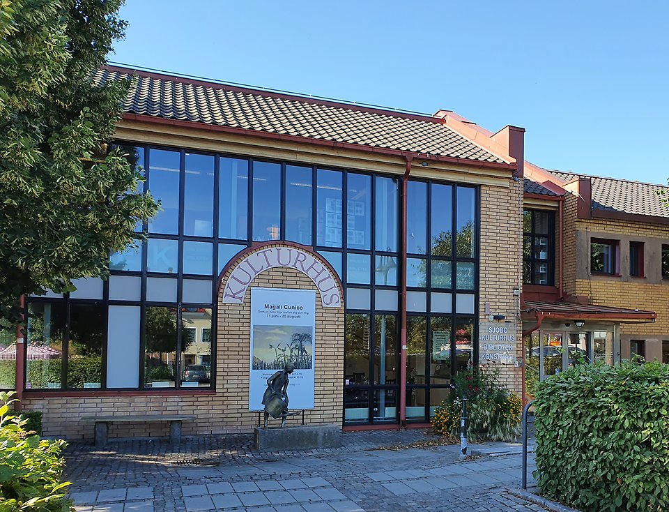 Sjöbo bibliotek, utsida